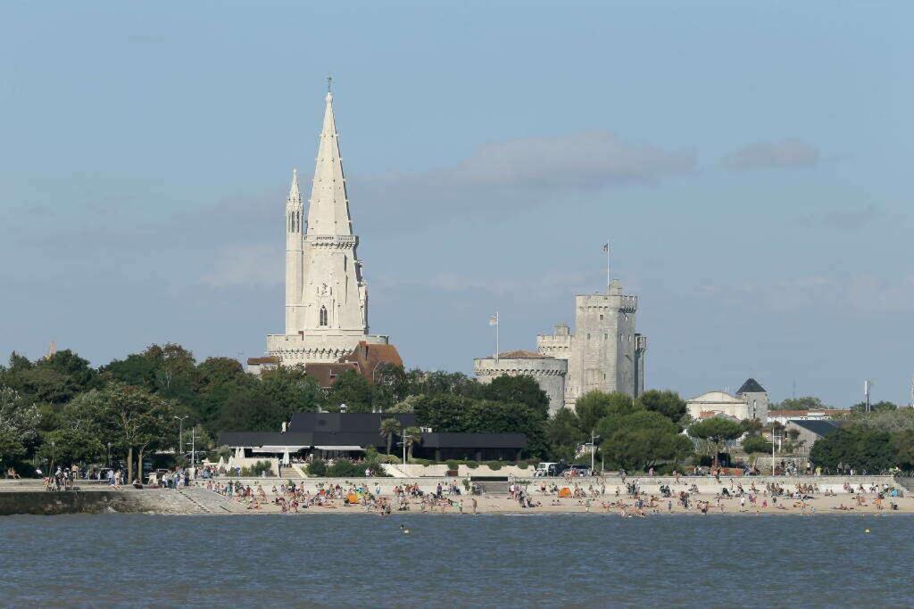 Appartement avec cour privée Centre ville Classé 4 étoiles La Rochelle  Extérieur photo