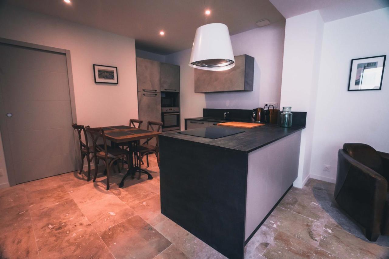 Appartement avec cour privée Centre ville Classé 4 étoiles La Rochelle  Extérieur photo