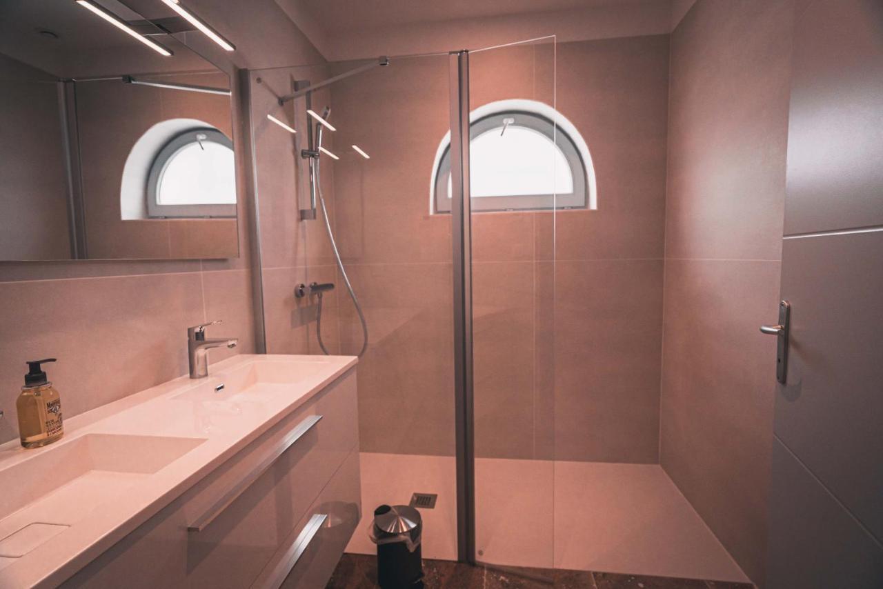 Appartement avec cour privée Centre ville Classé 4 étoiles La Rochelle  Extérieur photo